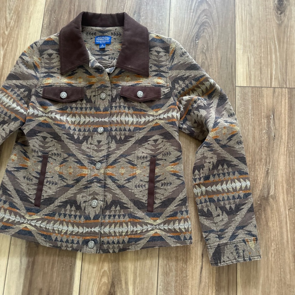 Pendleton women’s western Aztec Pattern Button-Up… - image 2